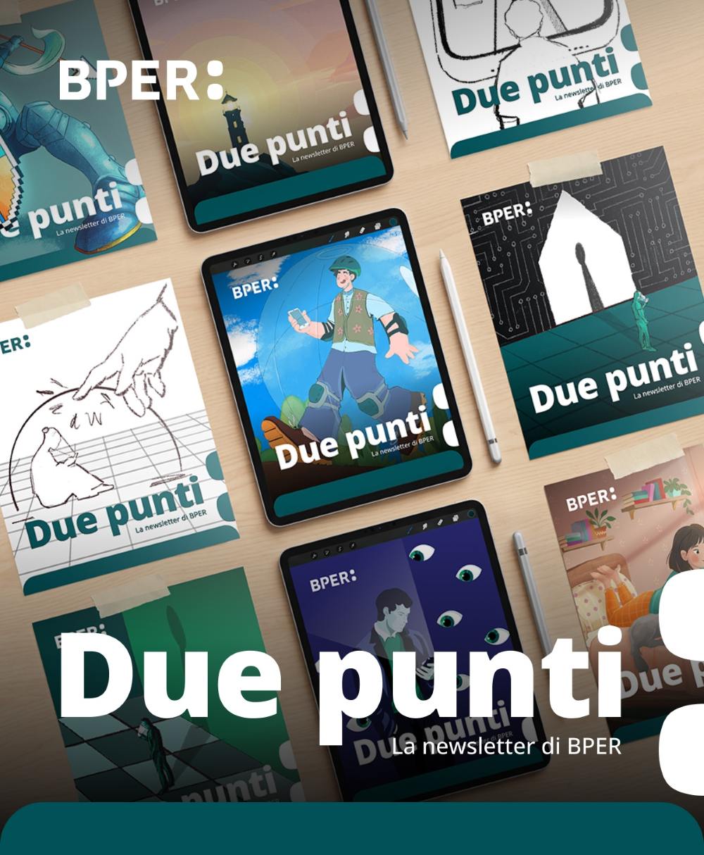 Copertine della newsletter Due punti di BPER esposte su supporti cartacei e digitali su un piano in legno.