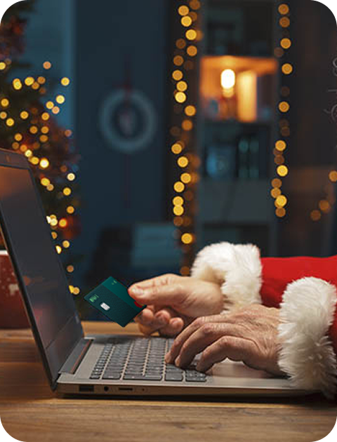 Babbo Natale al pc con una carta di credito